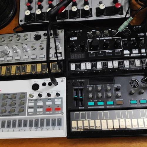 Korg Volca Bass, Sample, Fm, Kick, Keys, 2 Mix and Yamaha Big Jam used
