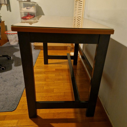 Wooden desk like new 110x60 with glass surface