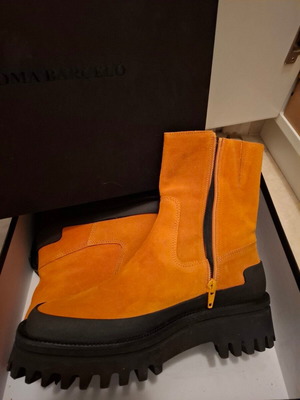 Paloma Barceló boots new orange with black sole