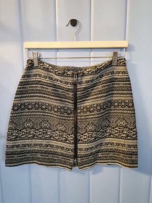 Stradivarius mini skirt like new, black and grey, size M
