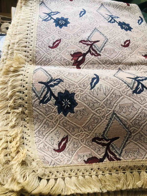 Throw blanket 3-seater like new, damask fabric with fringes 150x250
