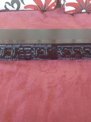 Alesis 3630 κομπρέσορας μεταχειρισμένος με gate