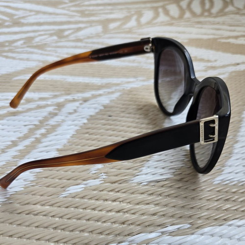 Burberry sunglasses like new, black and brown with metal logo buckle