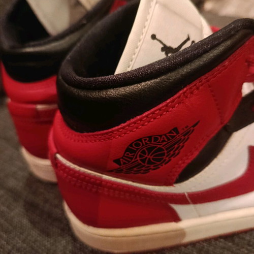 Air Jordan 1 Retro Mid used, size 40.5, black and red