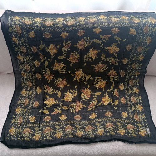 Headscarf like new, black and multicolor, size 88x88 cm