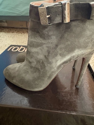 Roberto Cavalli gray ankle boots like new, suede, size 40
