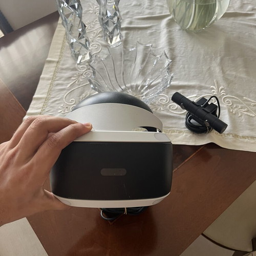Sony PSVR 1 for PlayStation 4 with controller and game
