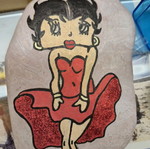 Πέτρα με την Betty Boop ζωγραφισμένη με τέμπερες καινούργια