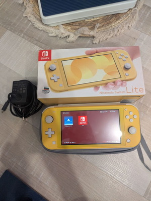 Nintendo Switch Lite like new with chip, case and 128GB micro SD