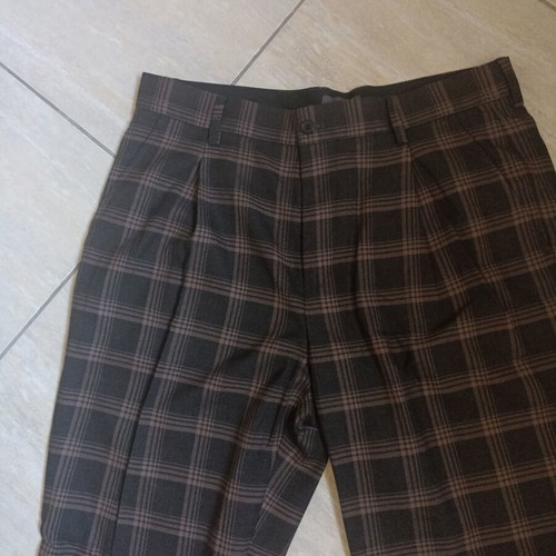 H&M pants like new, size 33, brown checkered
