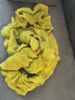 Benetton wool scarf like new, green, length about 2.5 meters