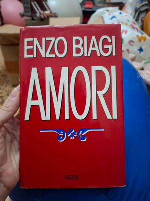 Amori by Enzo Biagi hardcover book like new, Italian