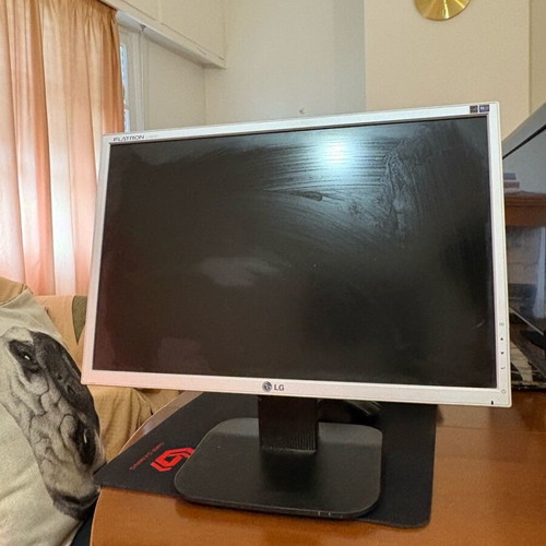 LG Flatron L192WS monitor used