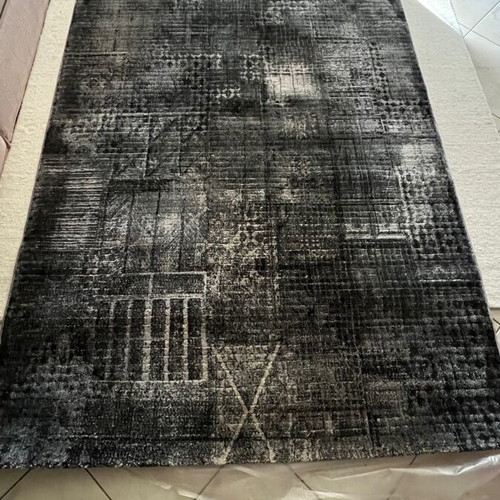 Black rug like new 2.30 x 1.60