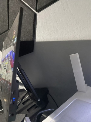 Portal Monitor portable like new with stand and cables
