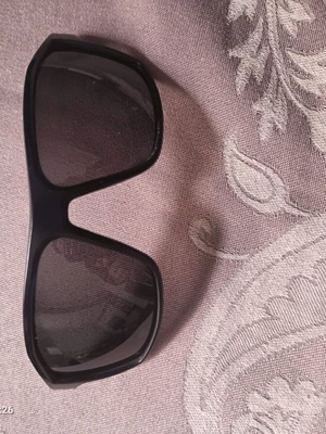 Sunglasses used with broken frame, black