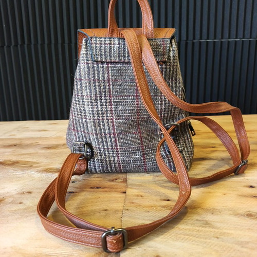 Women’s checked backpack bag with brown leatherette like new