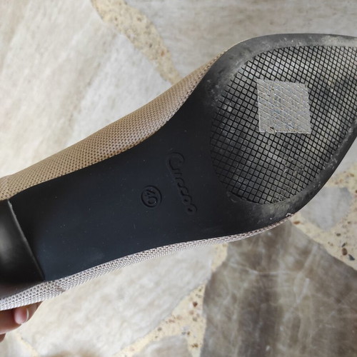 Pumps like new, size 40, beige and black, trumpet heel 8cm