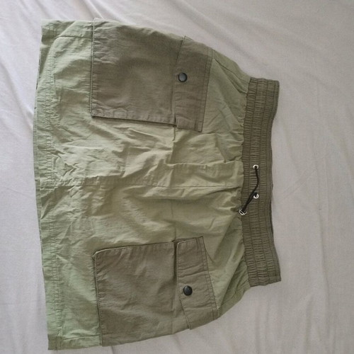 Mini cargo skirt Bershka green like new, size L