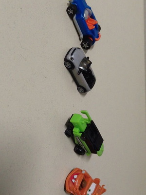 Pack of 4 small toy cars like new, Disney Pixar