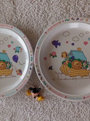 Children's plates set of 2, new, melamine with gift