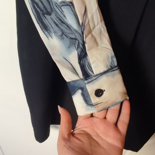 Dress with print V neckline size S like new, black and gray