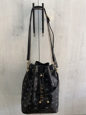 La tour Eiffel crossbody bag large pouch black and blue like new