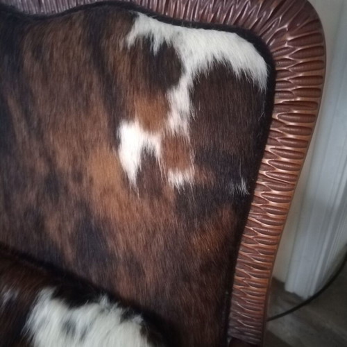 Σετ 2 πολυθρόνες με φυσικό τρίχωμα και σκάλισμα ξύλου σαν καινούργιο