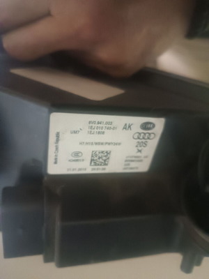 Εμπρός αριστερό φανάρι Audi A1 2014-2018, κωδικός 8V0941003