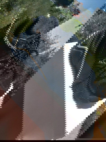 Αθλητικά παπούτσια GUESS