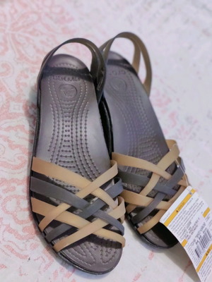 Crocs 37