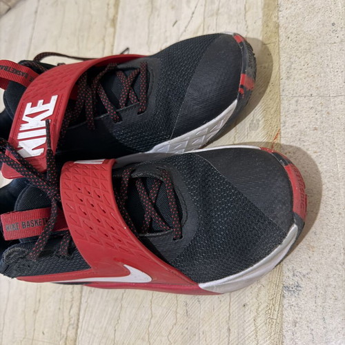 Nike Team Hustle D 12 basketball shoes size 38, like new