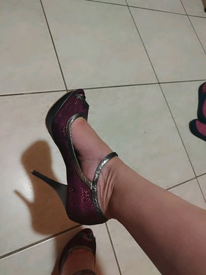 Peep Toe Paris Hilton Shoes like new, purple, size 36