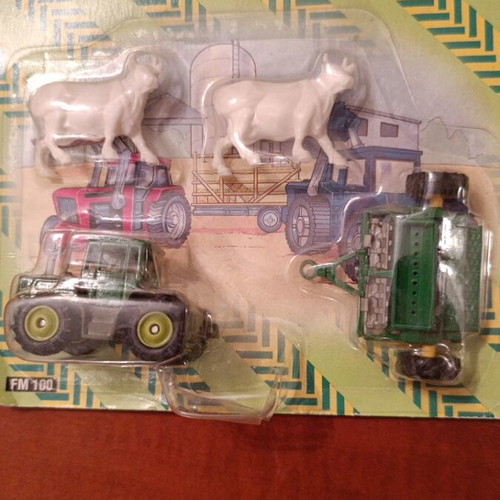 Matchbox tractor set with 2 cows and trailers from 1990 new