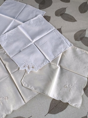 Curtain set and doilies new, 4 doilies 25cm and white curtain 58x56cm