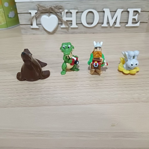 Nemo figure and Kinder miniatures set used