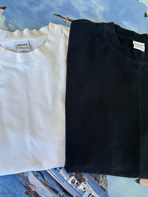 Bershka σετ 2 μονόχρωμες κοντομάνικες μπλούζες XS, σαν καινούργιες, βαμβακερές μαύρη και άσπρη