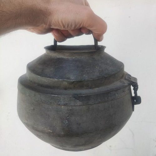 Antique copper keldeni with lid and clasp from Samos, like new