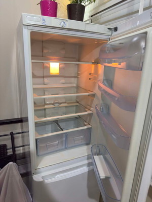 Indesit Total No Frost fridge freezer used, fully functional