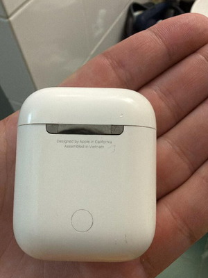 Airpods μεταχειρισμένα, αυθεντικά με μικρό πρόβλημα σύνδεσης