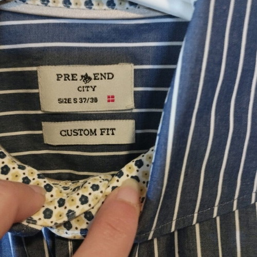 Pack of 2 men's shirts small, 100% cotton, like new, blue