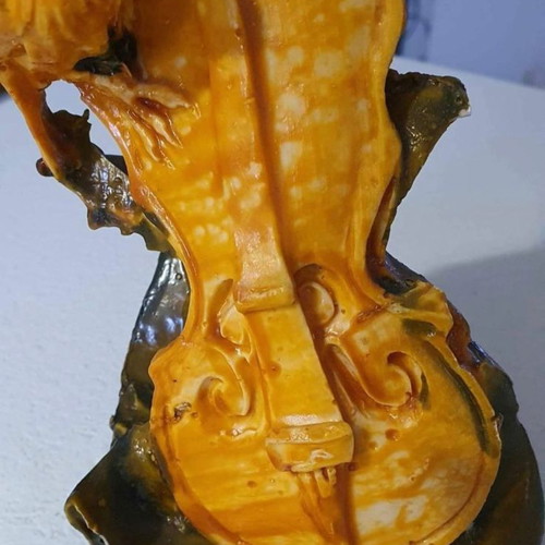 Wax violin replica in excellent condition, 21 cm tall