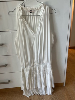 Pookie and Sebastian white dress with pleats like new, medium