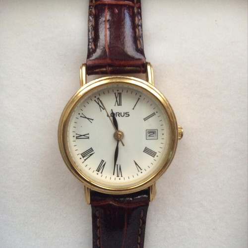 Lorus women's wristwatch like new, gold color