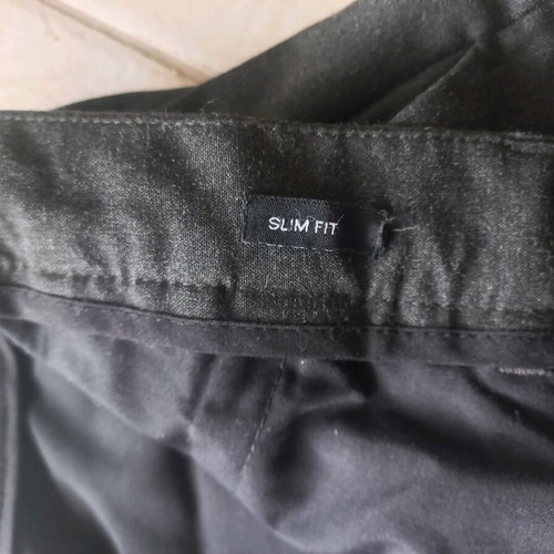 Мъжки панталон Zara slim fit като нов, тъмносив, размер 44