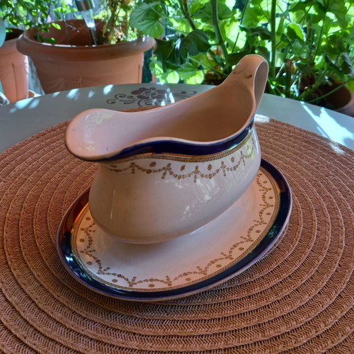Alfred Meakin porcelain sauce boat from England used