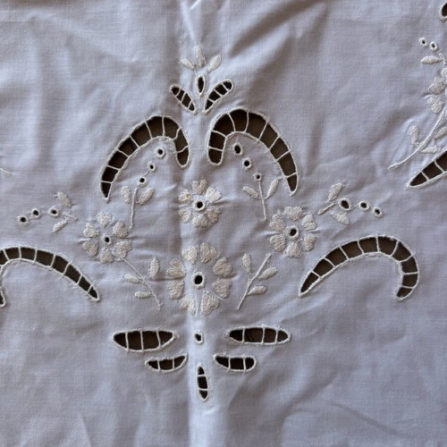 Handmade Semen linens new in excellent condition
