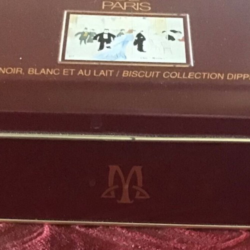 Collectible metal storage box like new, 26cm x 11cm x 6cm