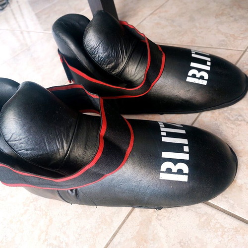 Blitz foot protectors like new, size Large, 30 cm