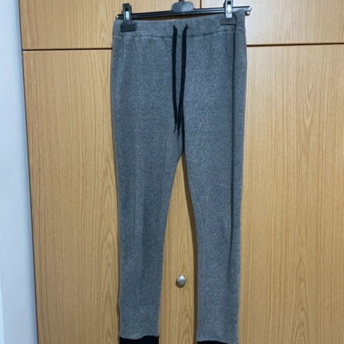DKNY set gray like new, fleece fabric, comfortable and warm